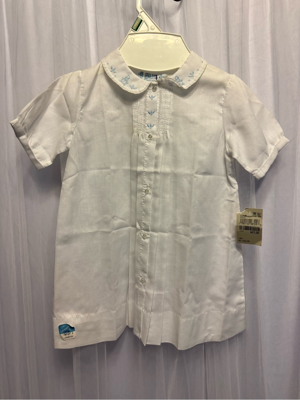 Feldman Bros. White Peter Pan Collar infant gown with Blue Embroidery. Sz. 0-3